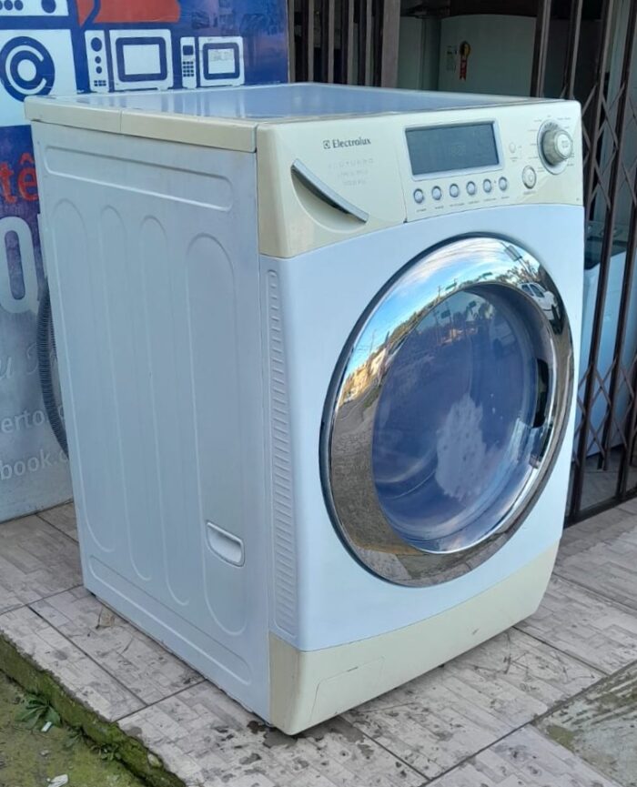 Lava e Seca 10,5kg Electrolux LSE11