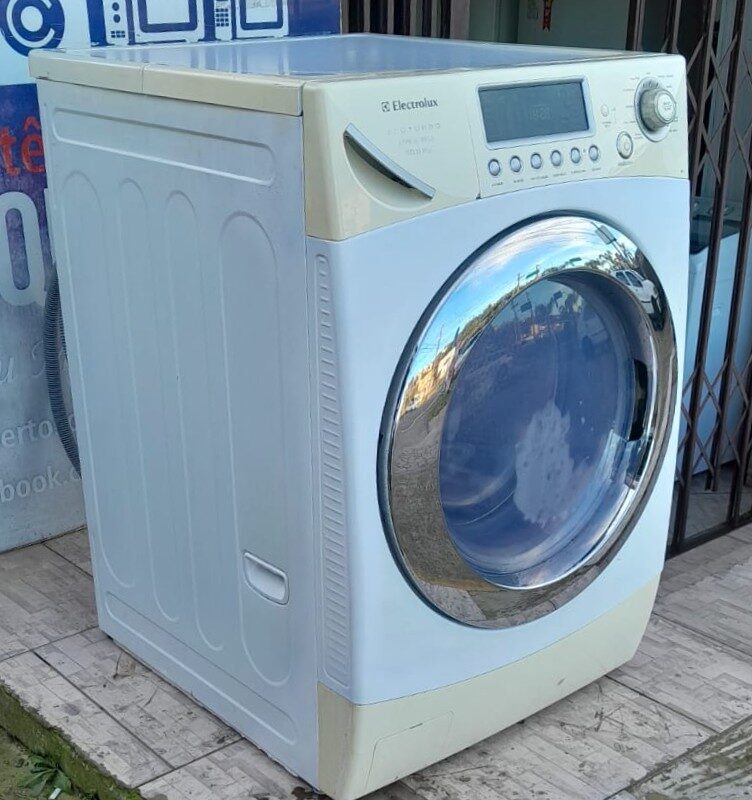 Lava e Seca 10,5kg Electrolux LSE11