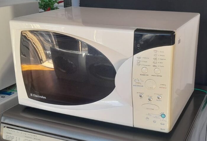 Microondas Electrolux 21 Litros MEF27S